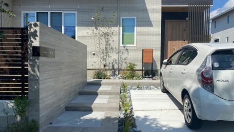 三島市「シンプルモダン」高低差を活かしたモダンエクステリア