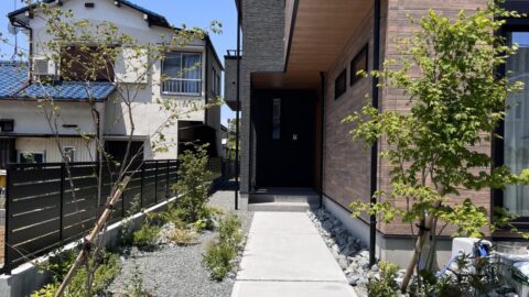 沼津市「二世帯で楽しむ垂直距離を活かしたセミクローズエクステリア」