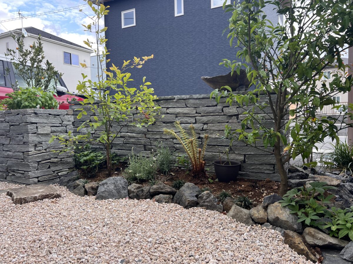 三島市ガーデン 「ポタジェのある庭」駐車場をポタジェのあるお庭へ