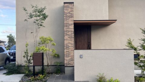沼津市　「建物と調和したモダンエクステリア」プロポーションが整った住宅に緑を添える